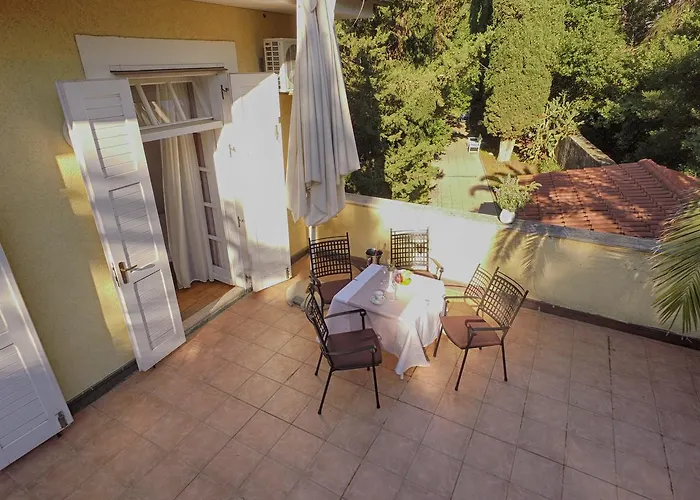 招待所 Rosemary & 木洛希尼